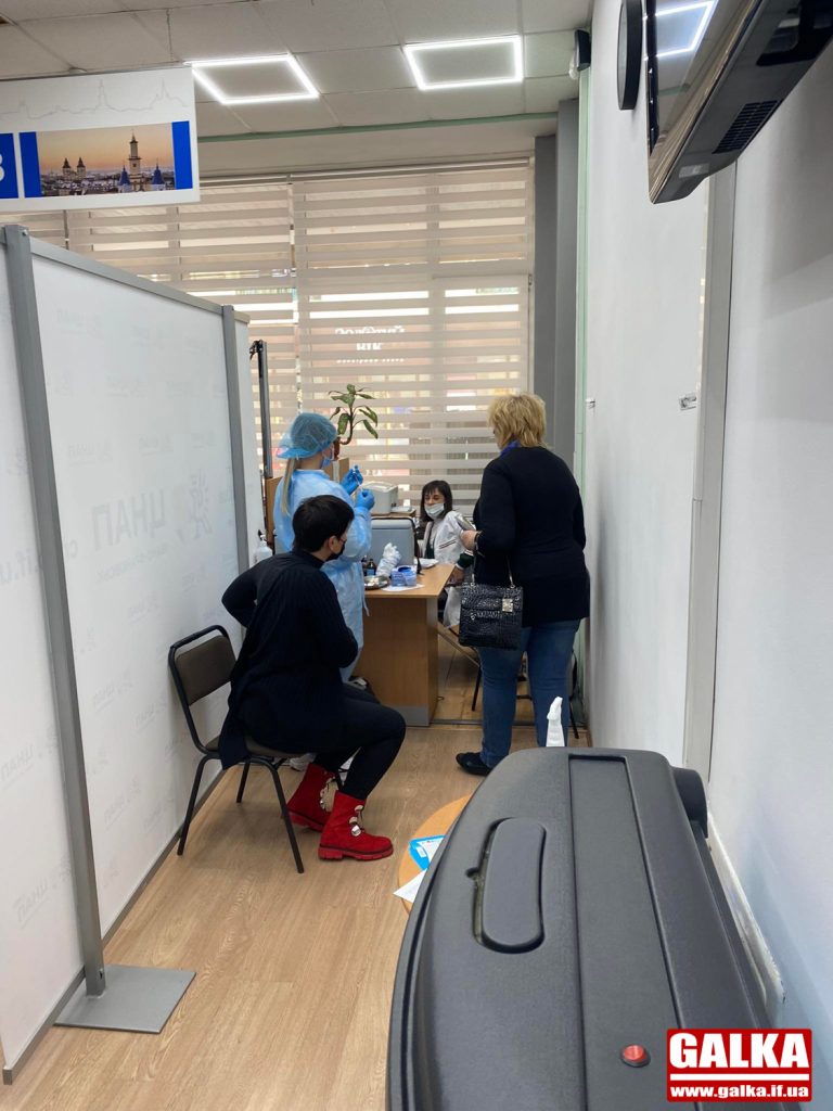 вакцинували