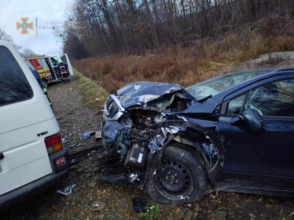 В передмісті Івано-Франківська зіткнулися Subaru та Volkswagen