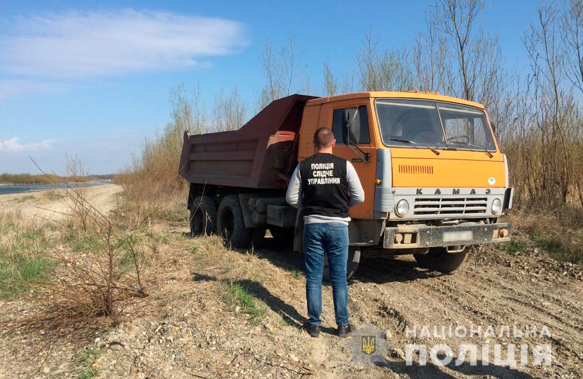 Мешканця Коломийщини постав перед судом за незаконне видобування гравію