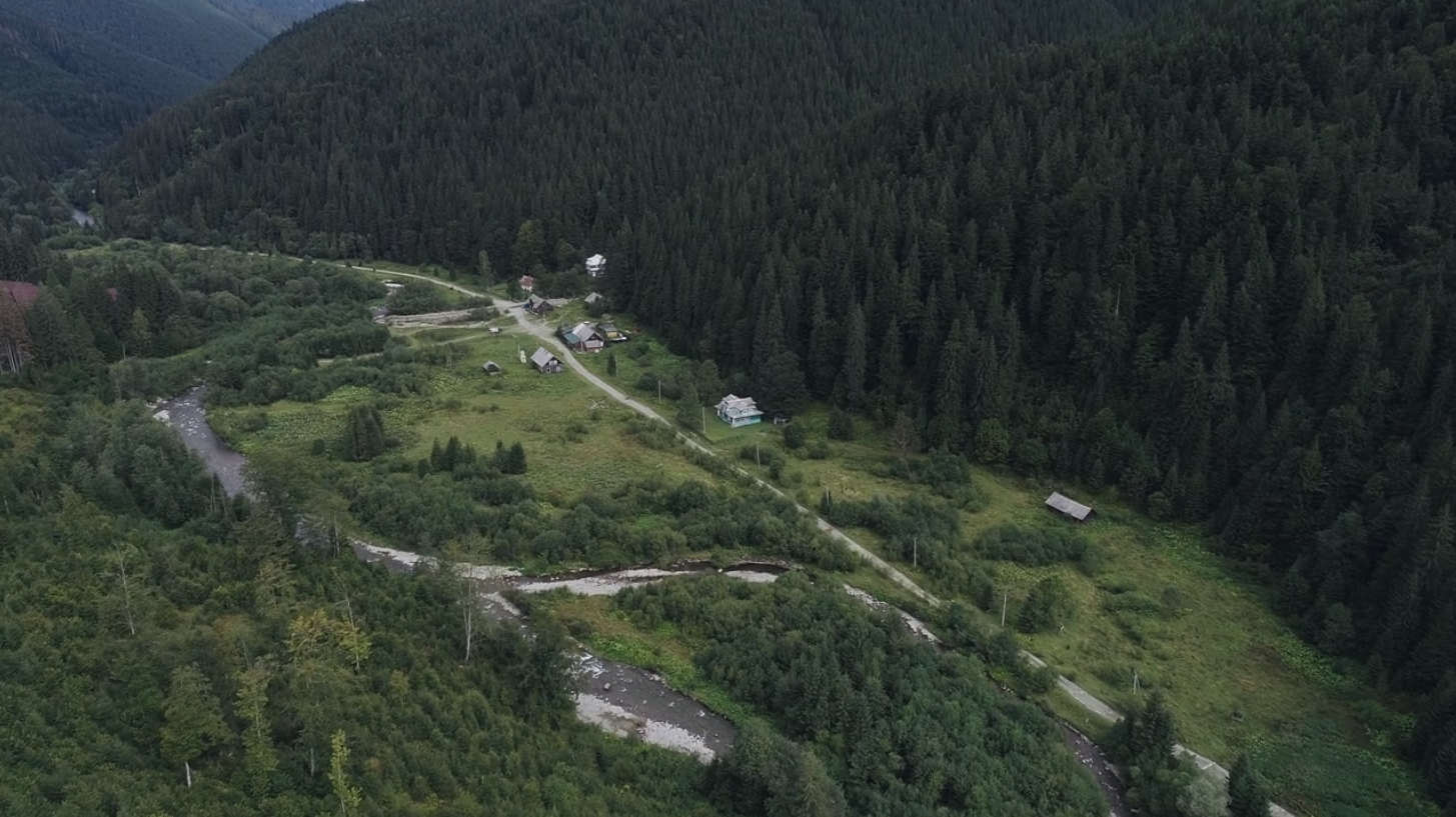 Село-примара: як зараз живе всіма забутий легендарний курорт Буркут у Карпатах ВІДЕО