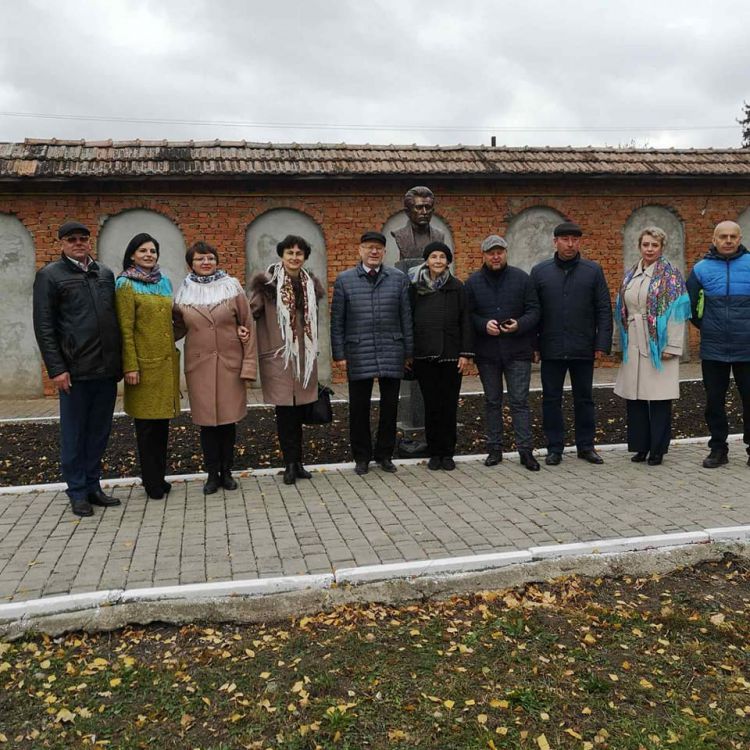 На Прикарпатті з’явився пам’ятник голлівудському актору