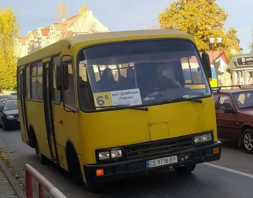 У Коломиї запустили додаткові автобуси на міське кладовище