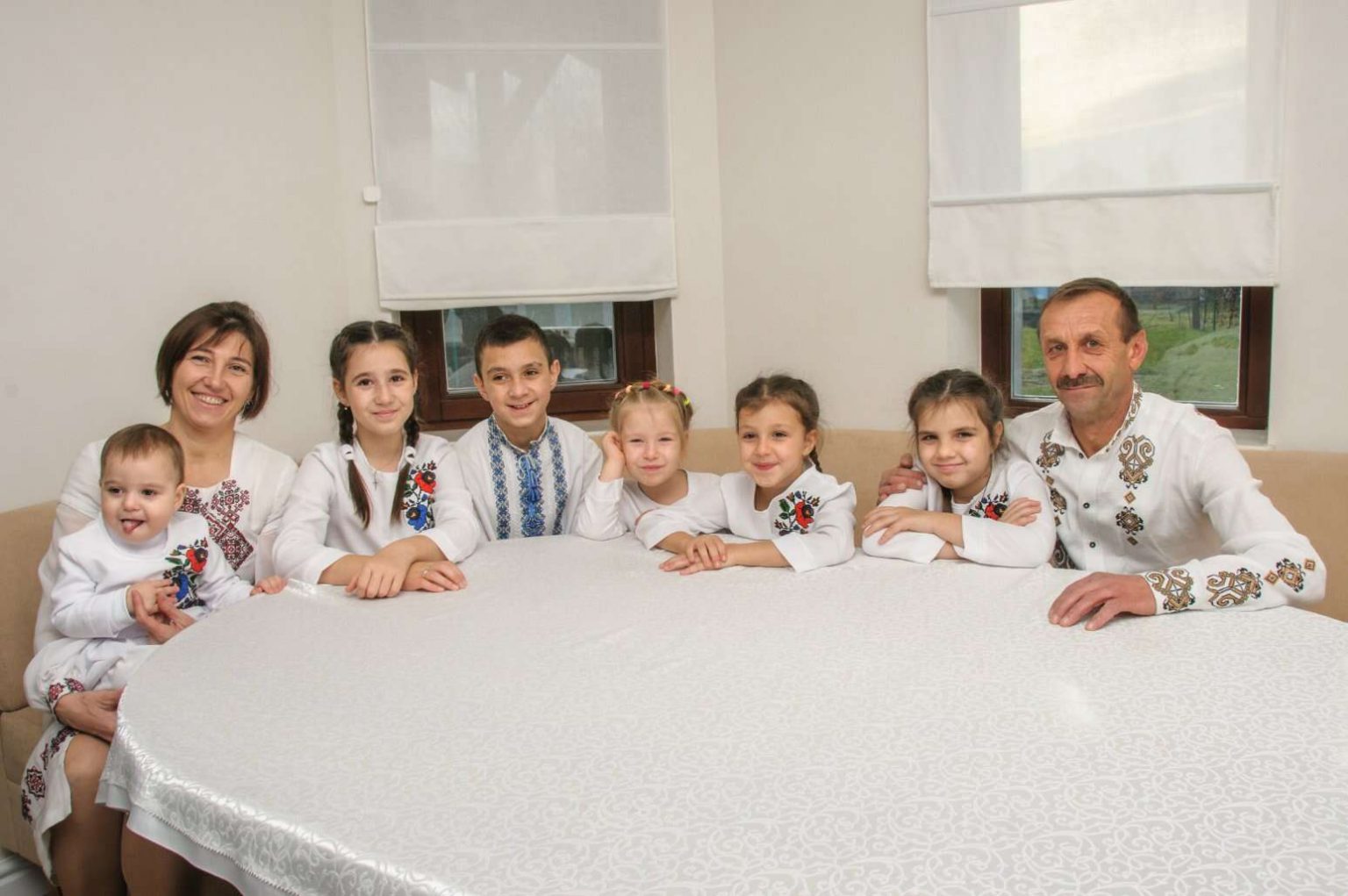 Мрія здійснилася: семеро дітей з Прикарпаття отримали в подарунок будинок ВІДЕО