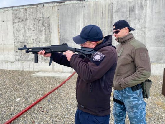 Поліцейські Франківщини вдосконалювали навички поводження зі зброєю ФОТО