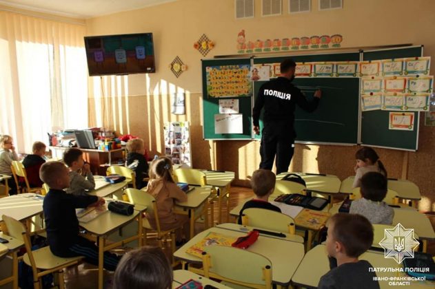 Франківських школярів навчають правилам поведінки на дорозі ФОТО