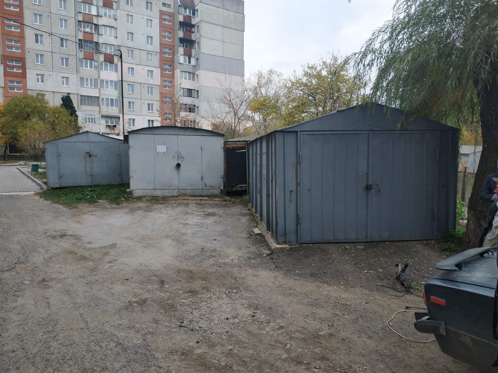 У Франківську на Івасюка демонтували незаконно встановлені гаражі ФОТО