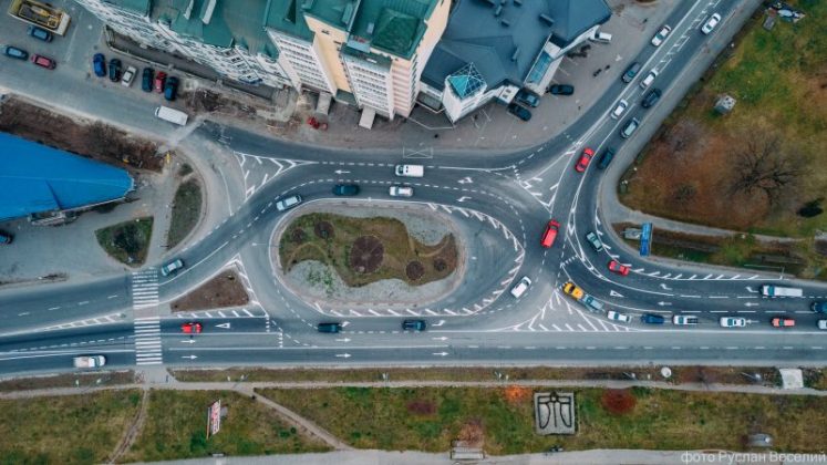 Фотограф показав, як виглядає нова дорожня розмітка на Пасічну з висоти ФОТОРЕПОРТАЖ