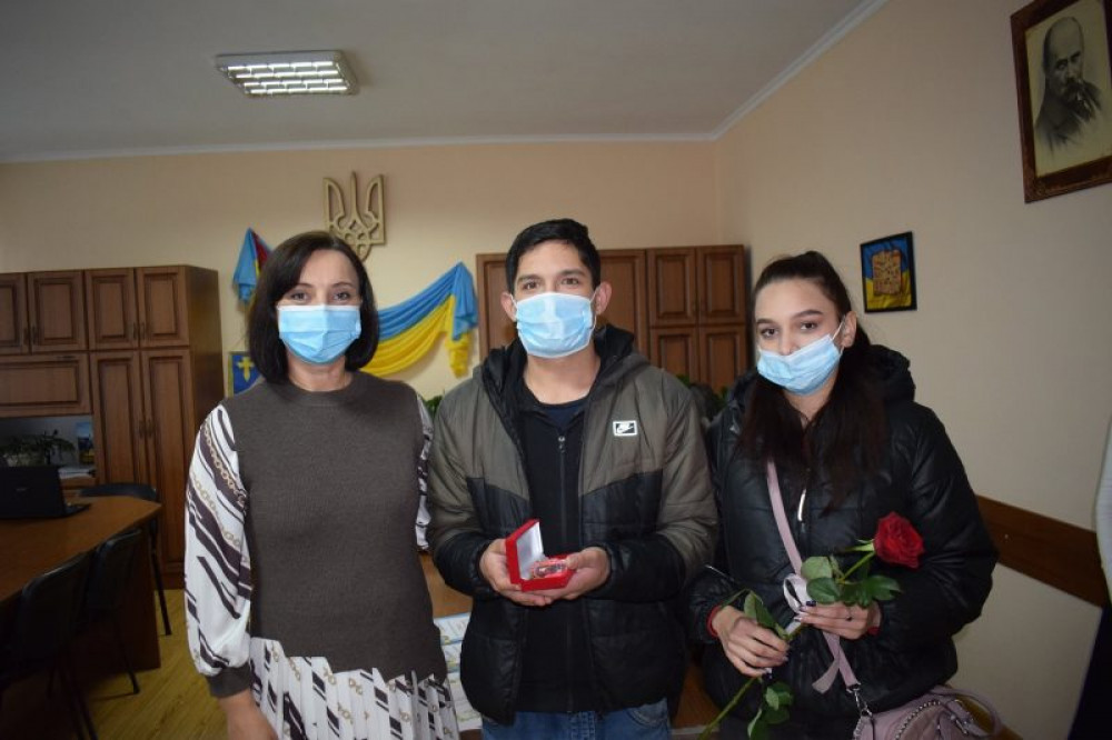 На Калущині хлопець, який з дитинства був позбавлений батьківського піклування, отримав власне житло