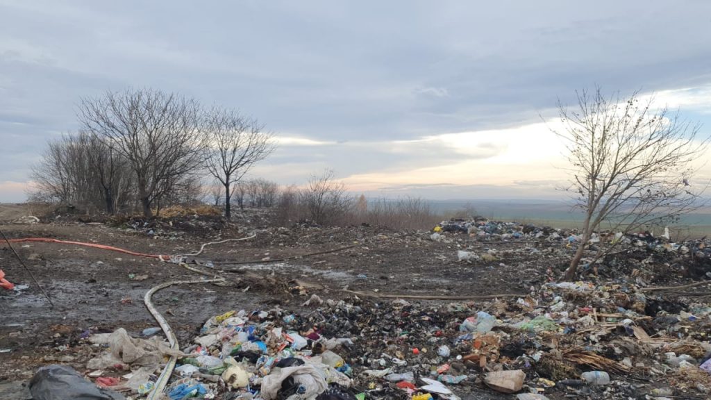 Пожежу на сміттєзвалищі в Тлумачі вдалося загасити
