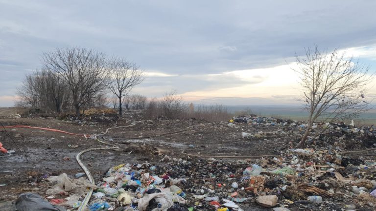 Пожежу на сміттєзвалищі в Тлумачі вдалося загасити