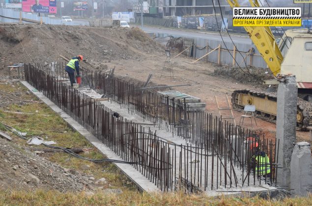 У Франківську продовжується будівництво нового моста на Пасічну