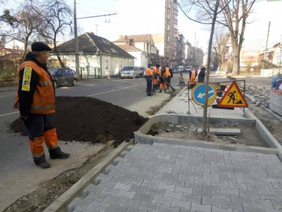 У Франківську на Гаркуші облаштували нові місця для паркування ФОТО