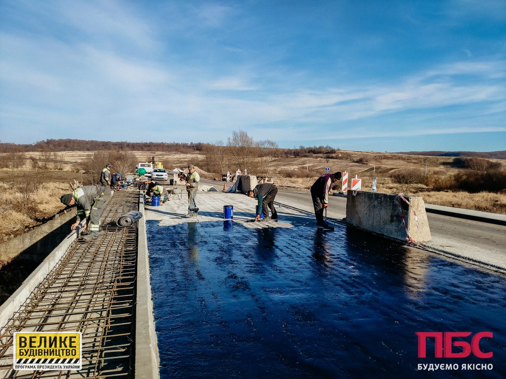 На дорозі Івано-Франківськ – Тернопіль ремонтують мости ФОТО