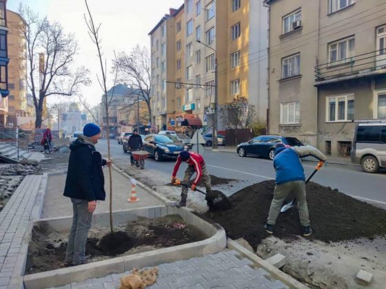 У Франківську на Гаркуші облаштували нові місця для паркування ФОТО