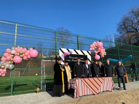 На Прикарпатті відкрили сучасний спортивний майданчик зі штучним покриттям ФОТО