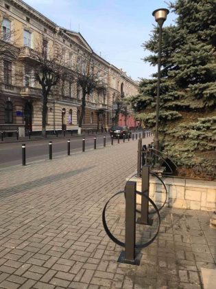 У Франківську встановили ще 35 велосипедних стійок ФОТО