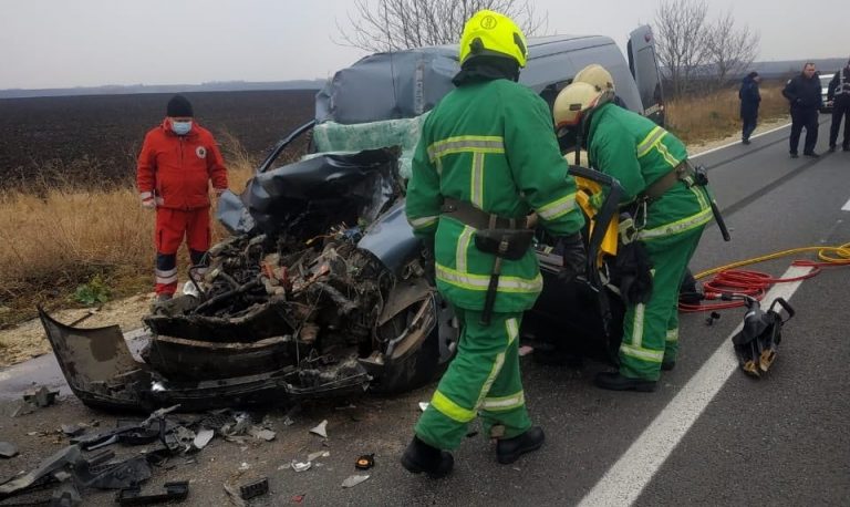 На Прикарпатті у жахливій автотрощі загинув поліцейський ФОТО