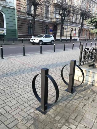 У Франківську встановили ще 35 велосипедних стійок ФОТО