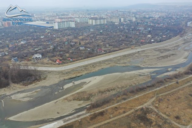 У Вовчинцях триває будівництво водозахисної дамби ФОТО