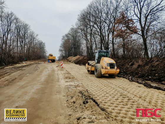 На Франківщині триває ремонт найдовшої дороги України ФОТОРЕПОРТАЖ