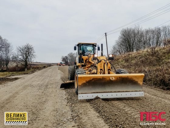 На Франківщині триває ремонт найдовшої дороги України ФОТОРЕПОРТАЖ