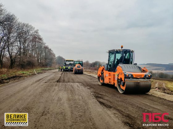 На Франківщині триває ремонт найдовшої дороги України ФОТОРЕПОРТАЖ