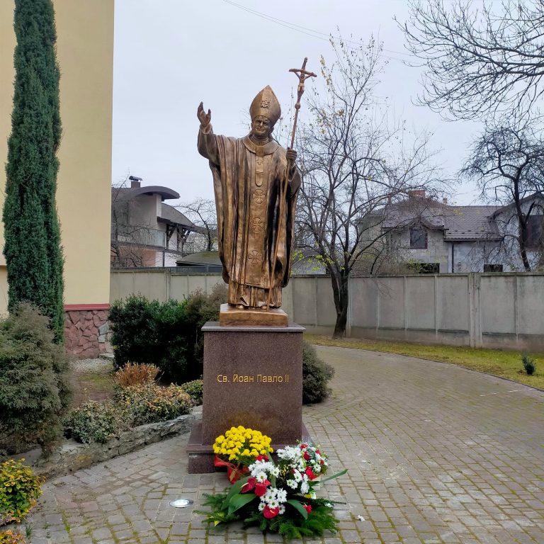 У Франківську відкрили пам'ятник св. Івану Павлу ll