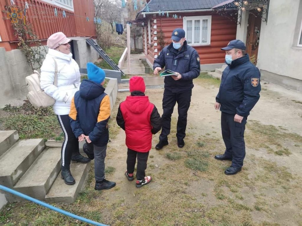 Прикарпатські рятувальники проводять профілактичні рейди, щоб не допустити пожеж в оселях ВІДЕО