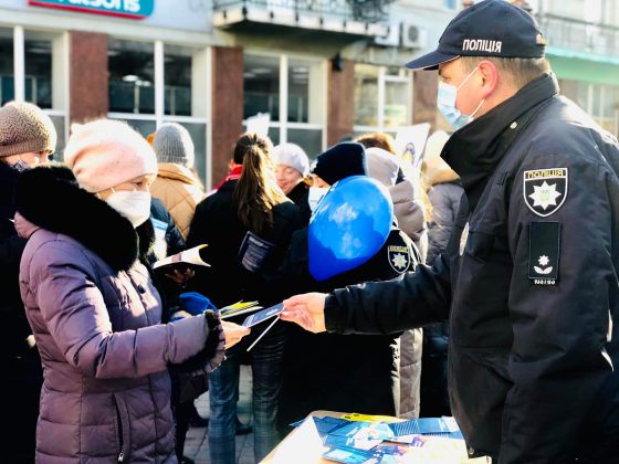 На Вічевому майдані у Франківську провели акцію проти домашнього насильства ФОТО