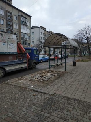 Упродовж тижня муніципали демонтували незаконні МАФ, обмежувач руху та рекламу ФОТО