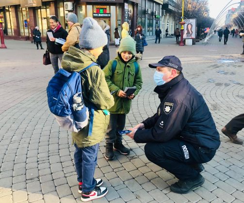 На Вічевому майдані у Франківську провели акцію проти домашнього насильства ФОТО