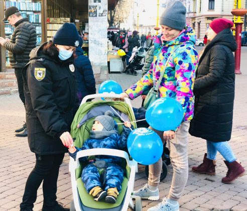 На Вічевому майдані у Франківську провели акцію проти домашнього насильства ФОТО