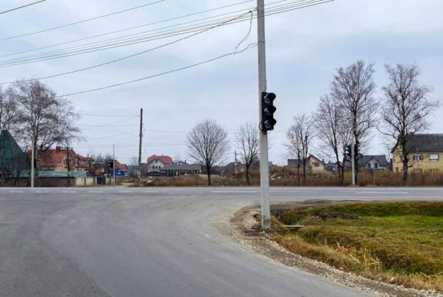 Поблизу Франківська на одному з найнебезпечніших перехресть встановили світлофор ФОТО