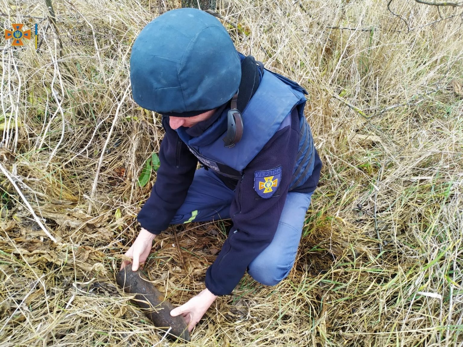 Прикарпатські піротехніки знищили артилерійський снаряд часів ІІ Світової війни