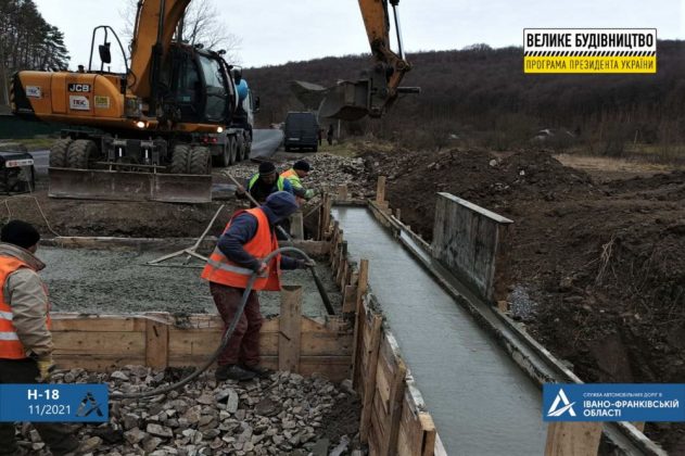 На дорозі "Івано-Франківськ – Тернопіль" продовжують капітальний ремонт дороги ФОТО