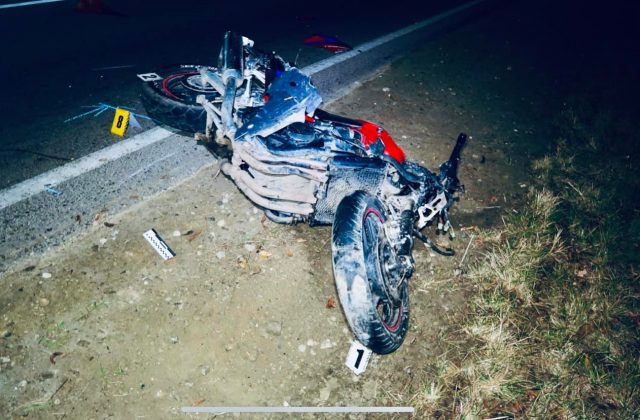 Не впорався з керуванням: на Прикарпатті в ДТП загинув молодий мотоцикліст, за життя 17-річного пасажира борються лікарі ФОТО