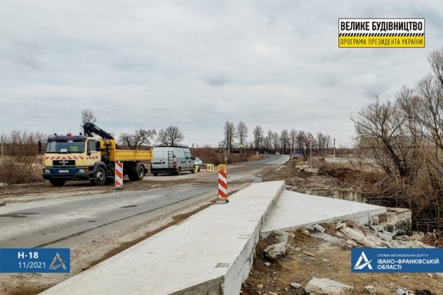 На дорозі "Івано-Франківськ – Тернопіль" продовжують капітальний ремонт дороги ФОТО