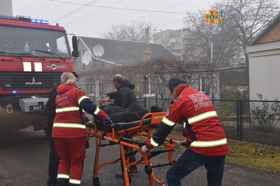 В Івано-Франківському районі під час пожежі у літній кухні мало не загинув чоловік