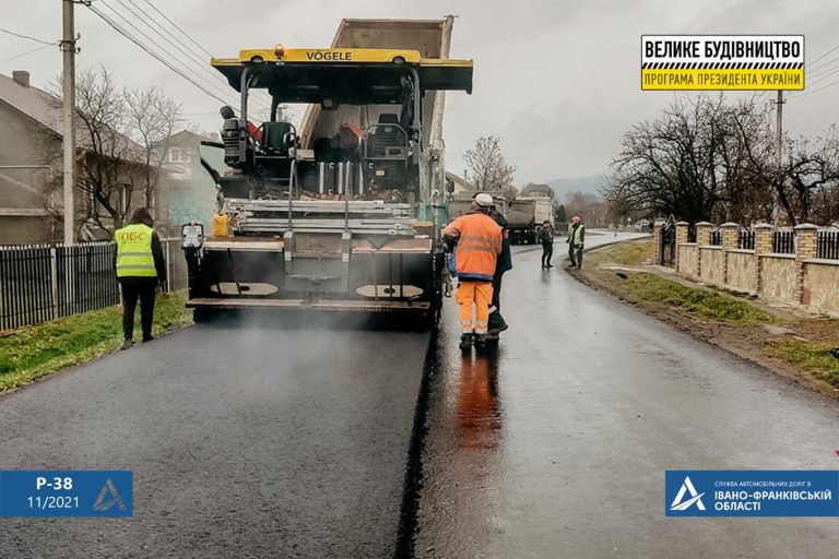 На дорогах держзначення області продовжуються заплановані роботи