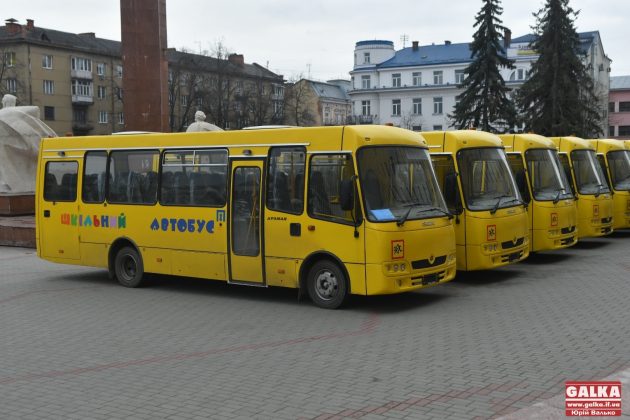 Прикарпатські громади отримали нові шкільні автобуси ФОТО