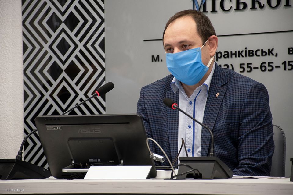 Обіцяний мером пункт масової вакцинації на стадіоні "Рух" поки не відкриватимуть 