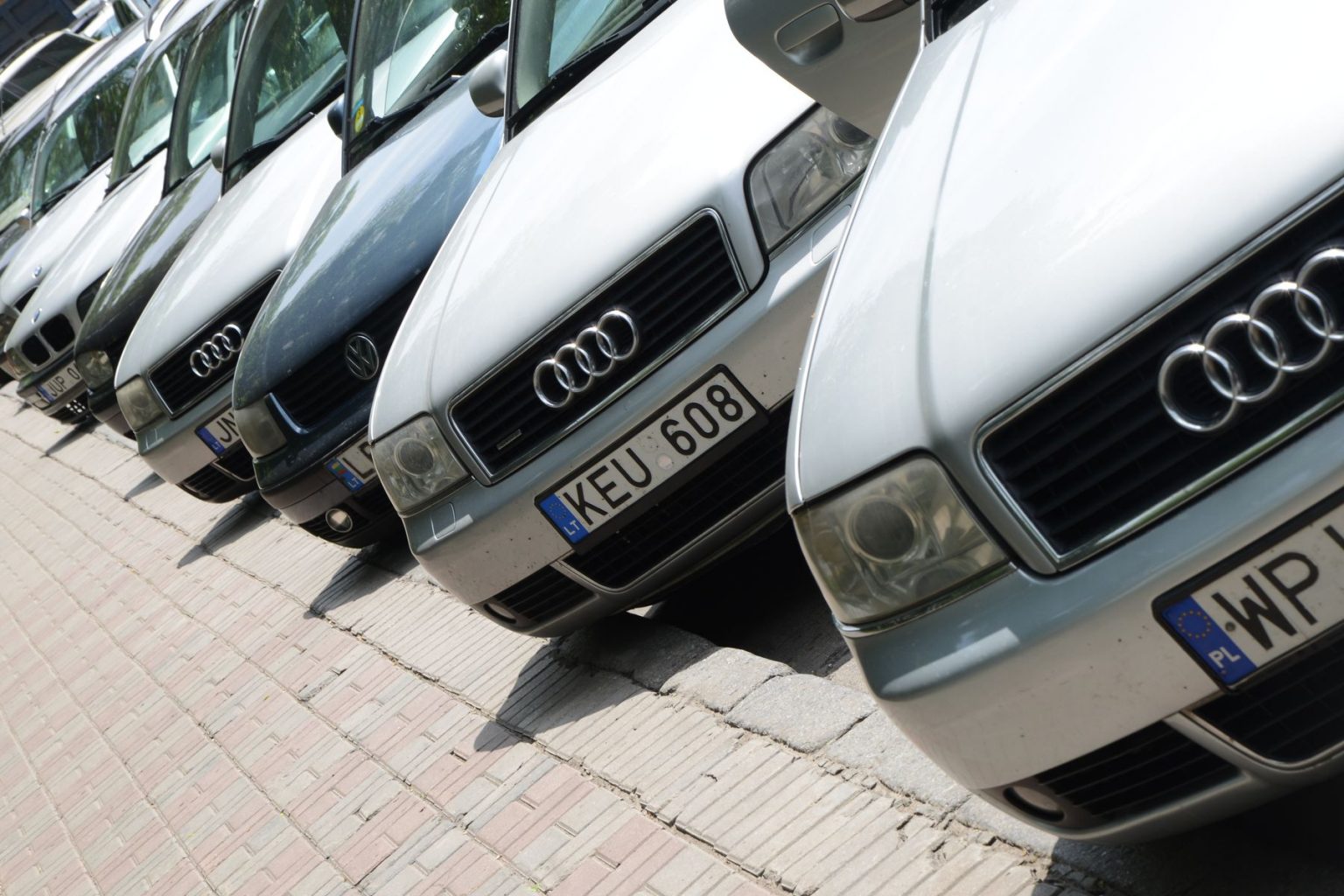 До уваги прикарпатців: до 10 листопада останній шанс розмитнити авто на єврономерах