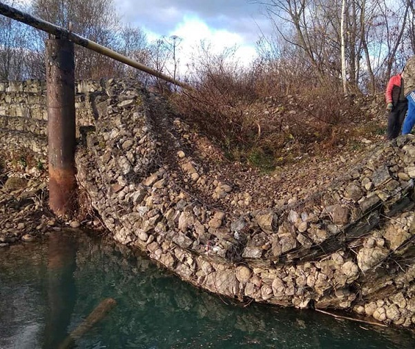На Калущині відновлюють берегоукріплення на річці Лімниці ФОТО
