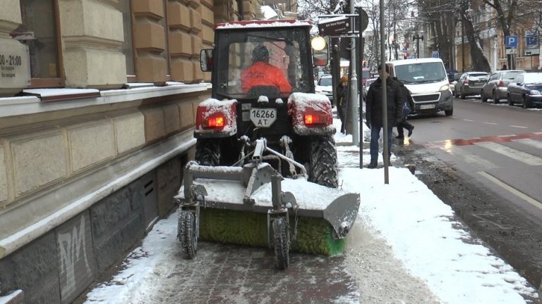 Комунальники розповіли, як в Івано-Франківській громаді готуються до зими