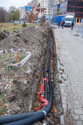 У Франківську активно будують нову тролейбусну лінію ФОТО