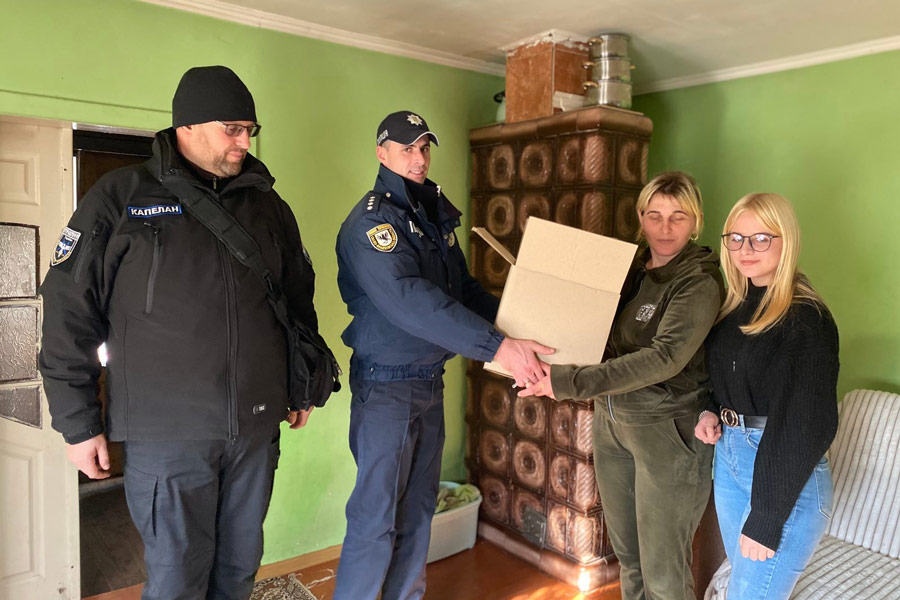 Прикарпатські поліцейські долучилися до акції «Нагодуй убогого»