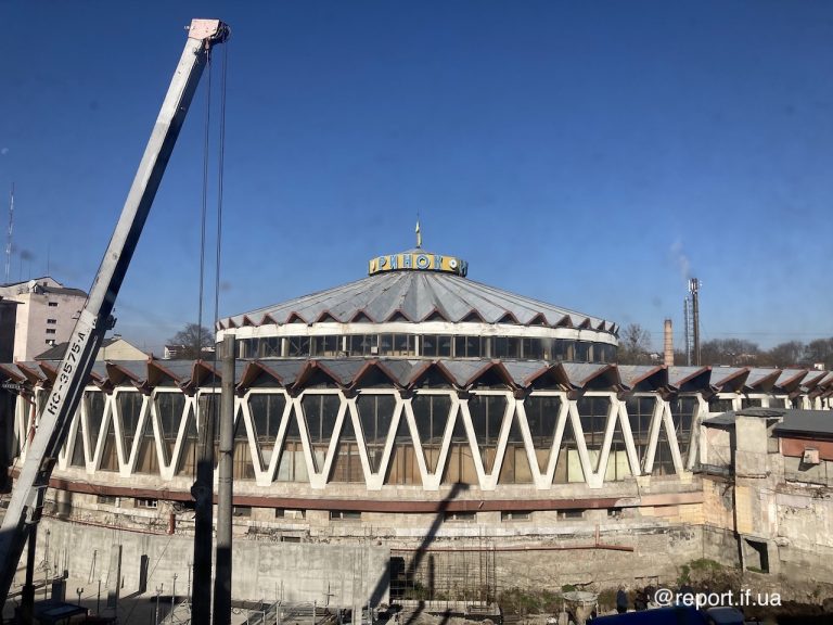 Франківський центральний ринок хочуть повернути у комунальну власність ФОТО