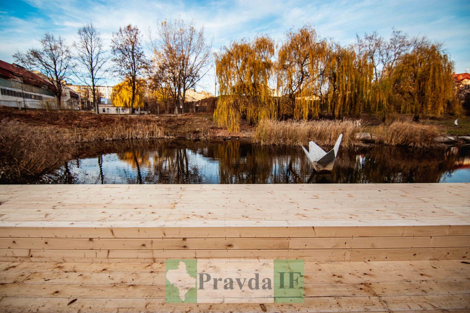 У Франківьку а озері з Лебедем відкрили новий публічний об'єкт – пірс і спуск-рампу ФОТОРЕПОРТАЖ