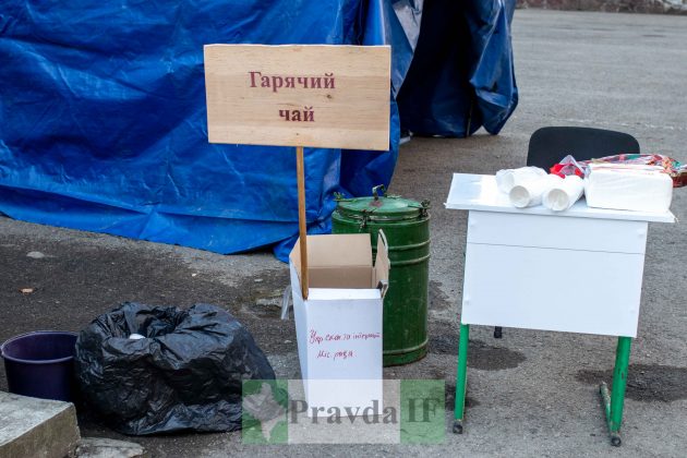 Черга з охочих: у Франківську відкрили центр вакцинації на стадіоні ФОТОРЕПОРТАЖ