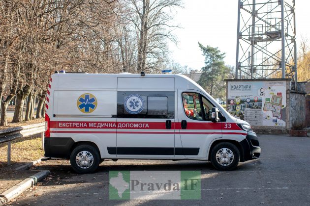 Черга з охочих: у Франківську відкрили центр вакцинації на стадіоні ФОТОРЕПОРТАЖ